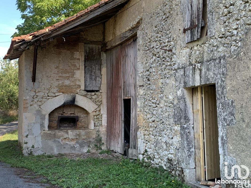 Propriété 4 pièces 74 m² - Montmoreau 16190 -Saint-Cybard (image principale 1)