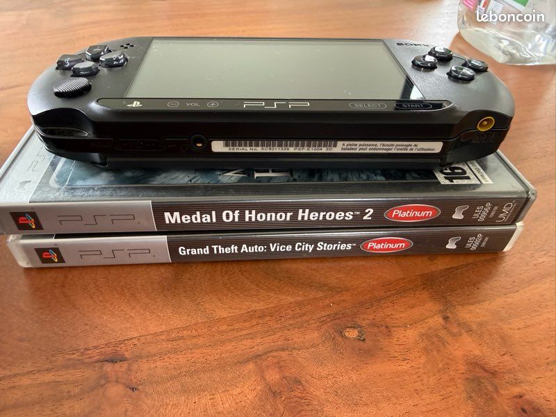 PSP Street neuf scellé + 2 jeux sous blister - Consoles