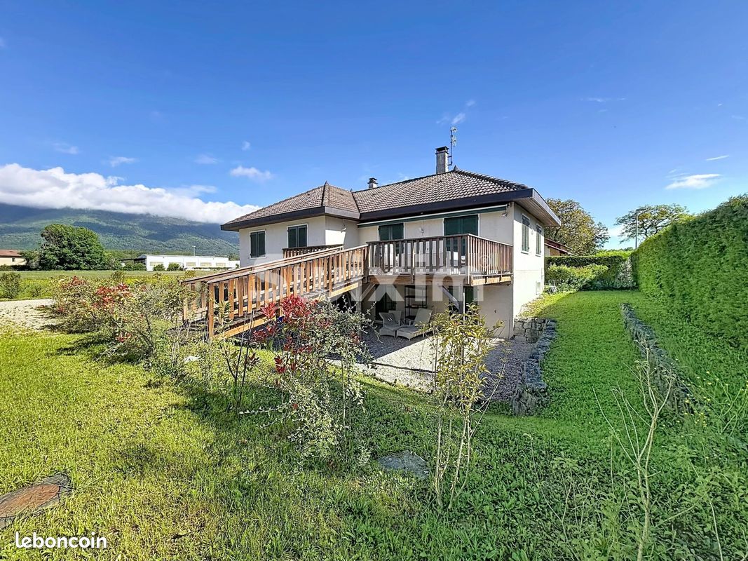 Maison 8 pièces 187 m² · à Saint-Genis-Pouilly · 187 m² · 695 000 €
