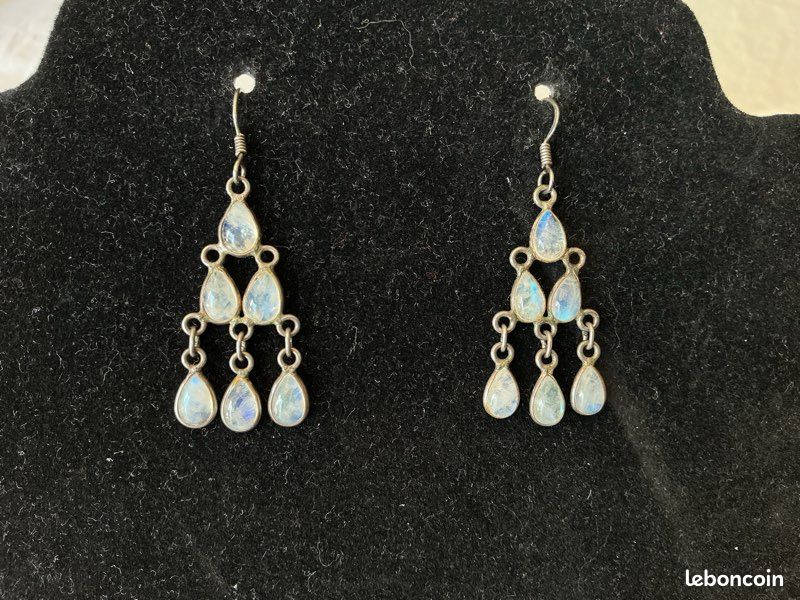 Élégantes boucles d’oreilles lustres en argent 925 et pierres de lune (image 1)