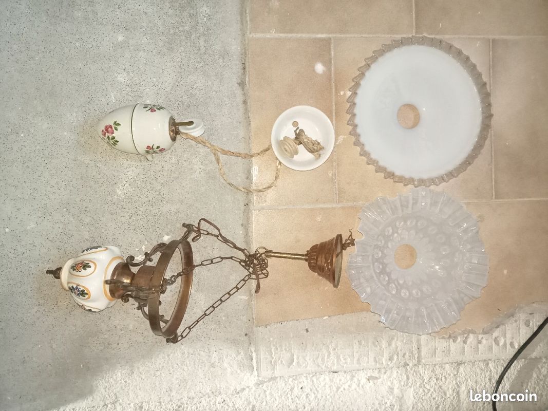 Luminaire vintage en porcelaine (image 1)