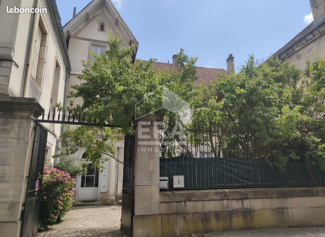 Maison 11 pièces 206 m² · à Vesoul · 206 m² · 108 000 €