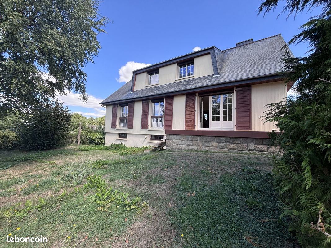 Maison 8 pièces 155 m² · à Montauban-de-Bretagne · 155 m² · 1 130 €/mois