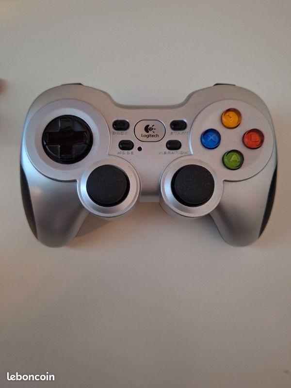 Manette logitech F710 (image 1)
