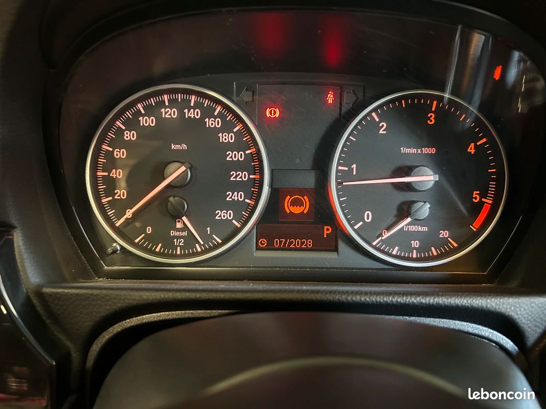 Bmw SERIE 3 E92 LUXE LCI Coupé 320d 184 cv Boîte auto / Suivi D'entretien Complet (image 26)