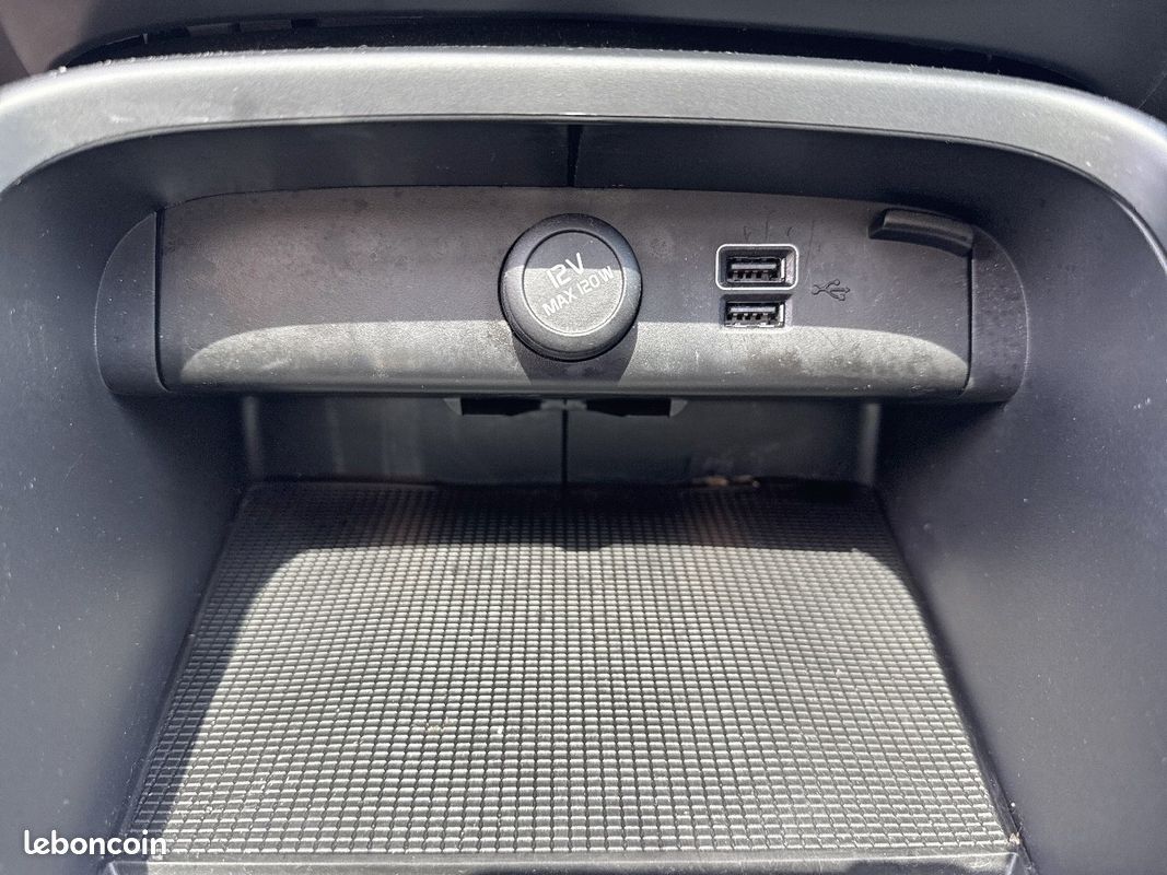 VOLVO XC40 T4 190 ch Geartronic 8 Inscription (image 13)