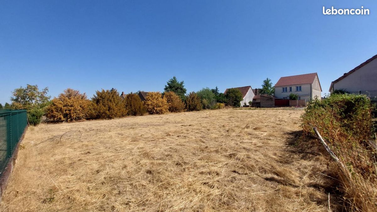 Terrain 700 m² · à Épervans · 69 000 €