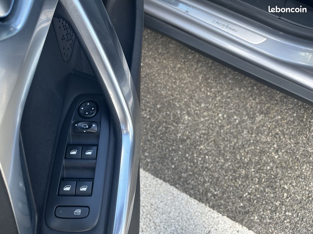 Peugeot 2008 1.6 BLUEHDI 120CH CROSSWAY S&S (image 11)