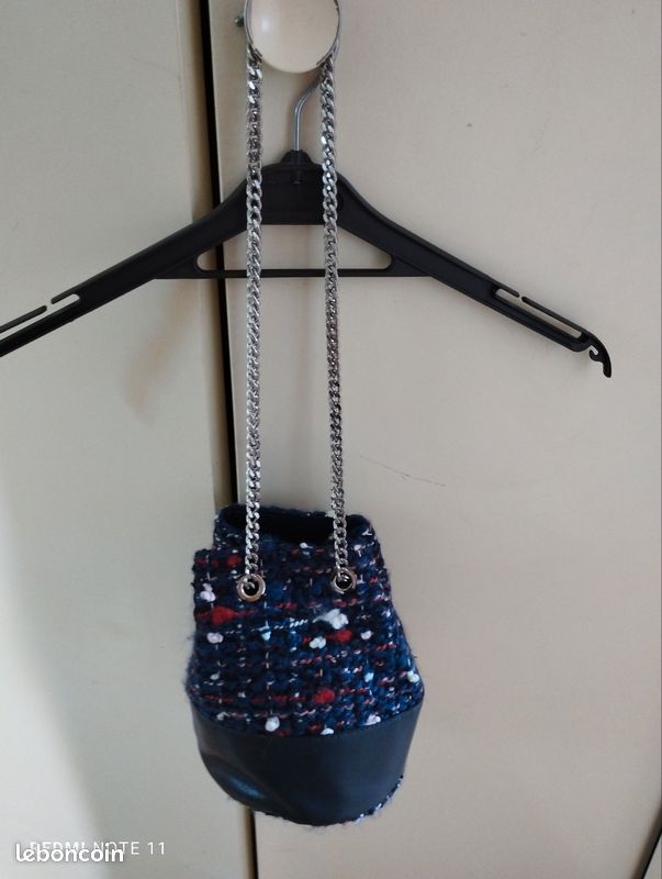 Petit sac boule en laine et fond skai, chaîne de grande qualité (image 1)