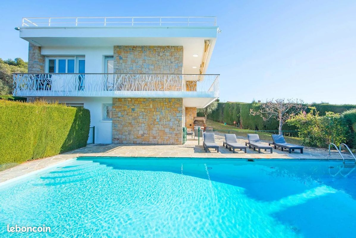 Maison 7 pièces 252 m² · à Cagnes-sur-Mer · 252 m² · 1 590 000 €
