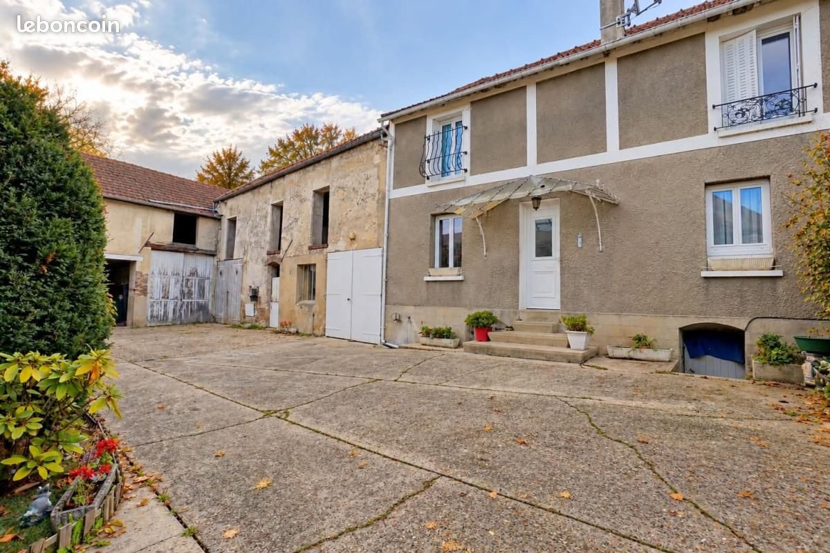 Maison 5 pièces 450 m² · à Mézières-sur-Seine · 450 m² · 255 000 €