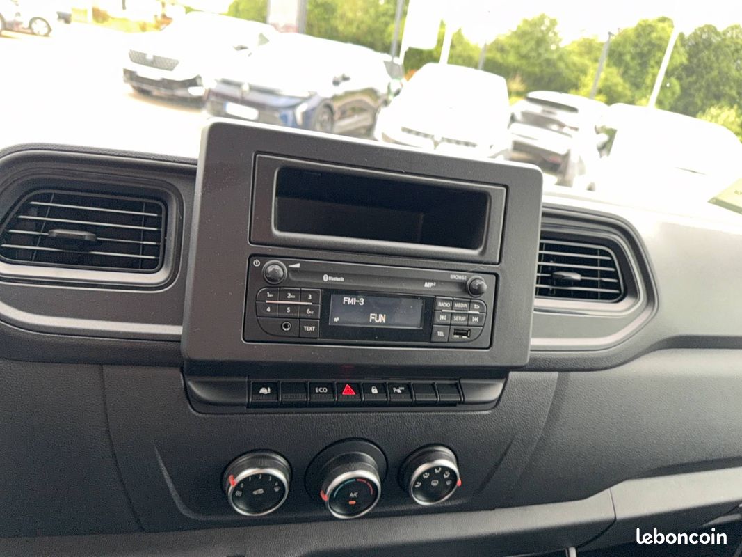 Renault master fgn trac f3500 l2h2 blue dci 135 confort (image 12)
