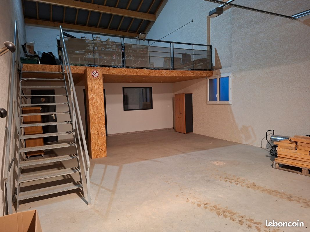 Local commercial 1 pièce 100 m² · à Beauvoir-de-Marc · 100 m² · 650 €