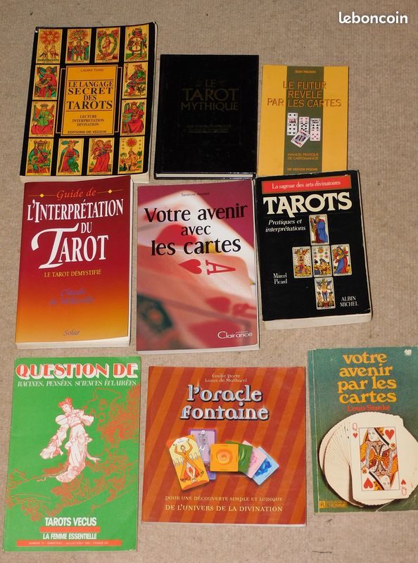 Lot de 9 livres sur les tarots et cartes divinatoires + 3 jeux tarologie ésotérisme divination (image 1)