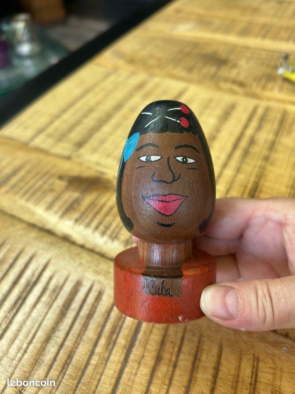 Petite figurine vintage en bois peint cuba / artisanat souvenir (image 2)