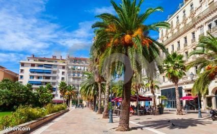 Garage/box Toulon · 112 €