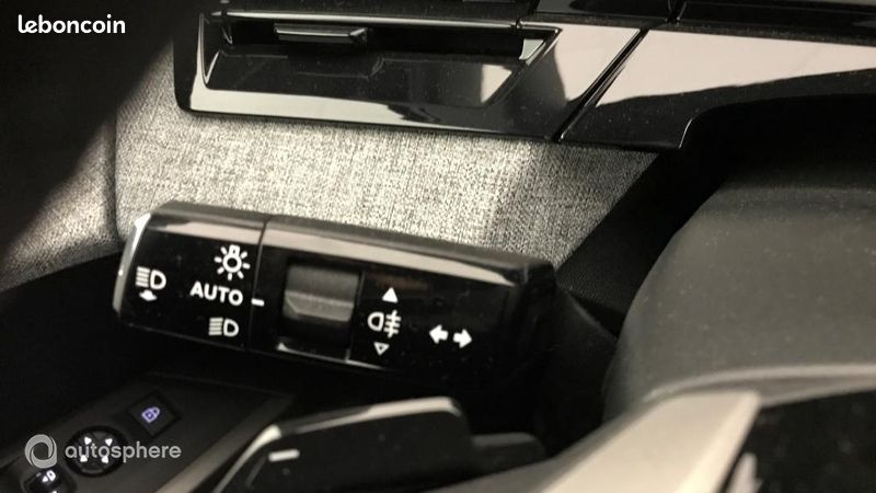 Peugeot 5008 Hybrid 145ch Allure e-DCS6 (image 23)