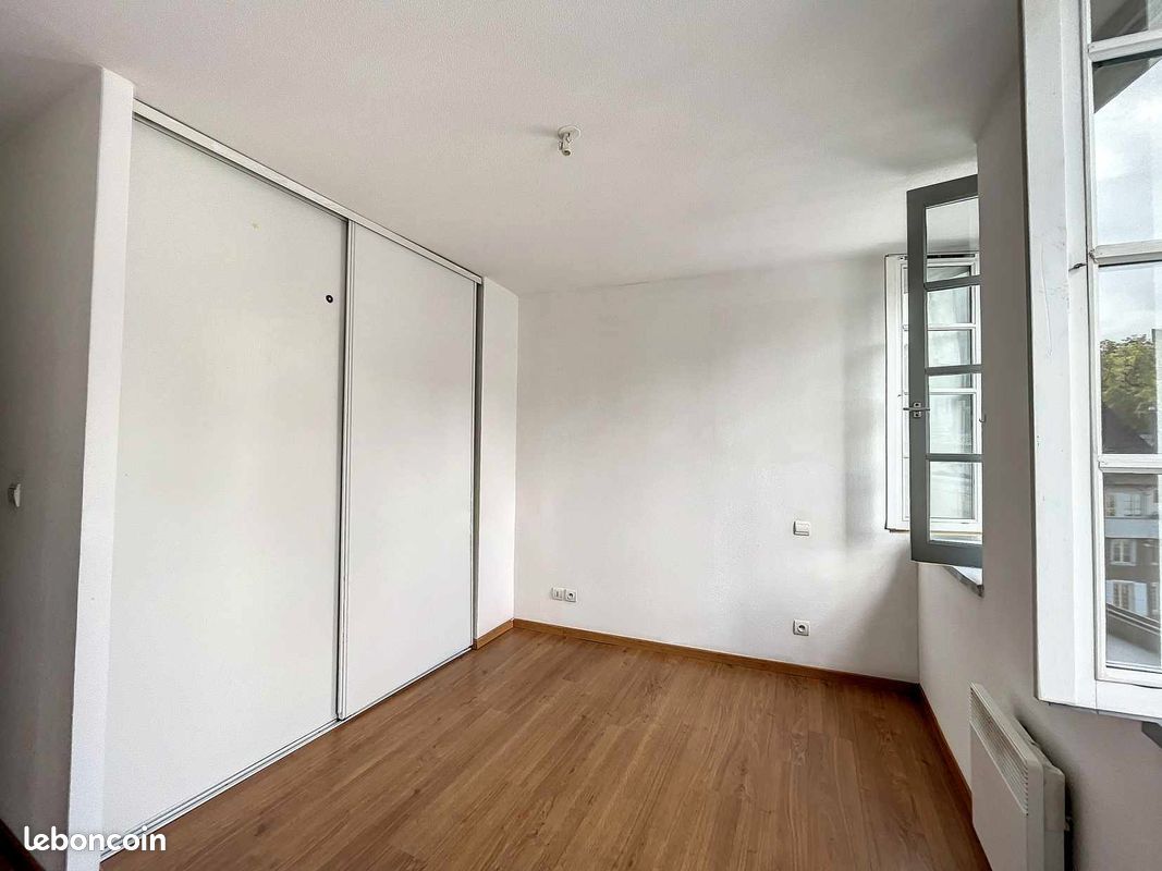A louer à Oloron St Marie Appartement T2 de 33m² au 2ème étage + cellier RDC - Oloron-Sainte-Marie 64400 (image 2)