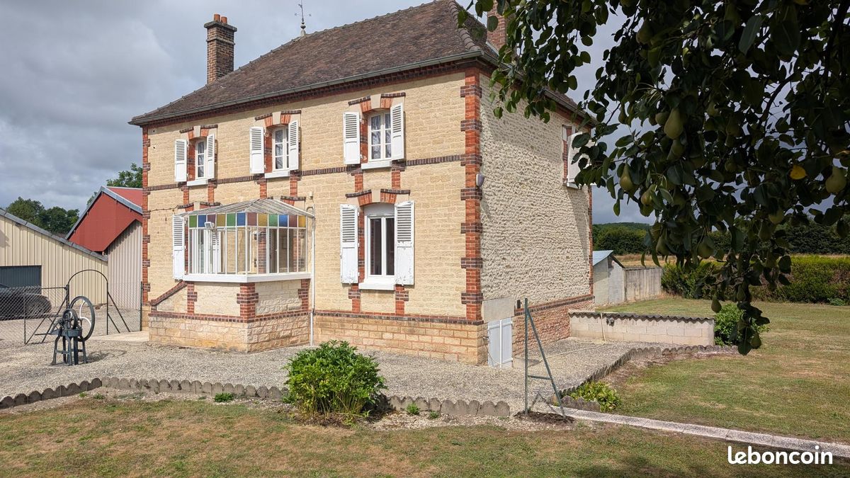 Maison 8 pièces 133 m² · à Villemoyenne · 133 m² · 199 000 €
