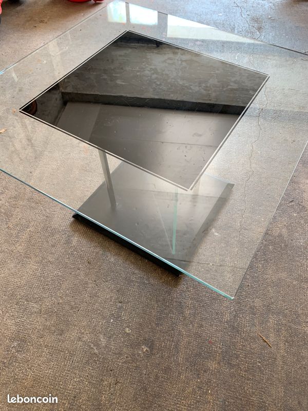 Table en verre (image 1)