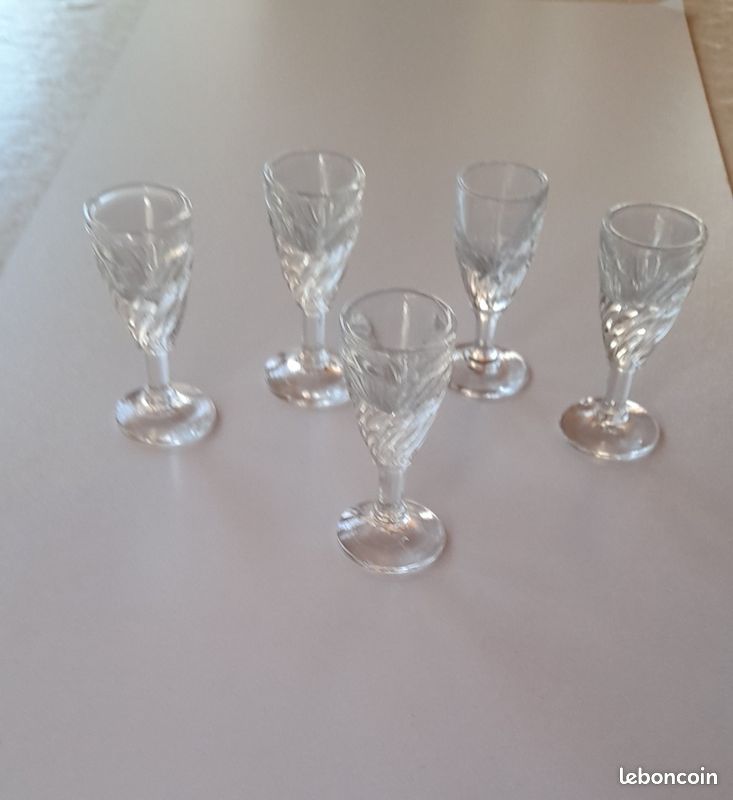 Verres Cordial Transparents 18 Pièces VIDETOL - Lot De 18 Verres à Liqueur Vintage En Verre Sans Plomb - 45 Ml - Idéal Pour Tequila, Brandy, Shots Et Cocktails Lot Verres Shot 45 Ml Vintage Verres Cordial Transparents 18 Pièces VIDETOL - Lot De 18 Verres à Liqueur Vintage En Verre Sans Plomb - 45 Ml - Idéal Pour Tequila, Brandy, Shots Et Cocktails Lot Verres Shot 45 Ml Vintage