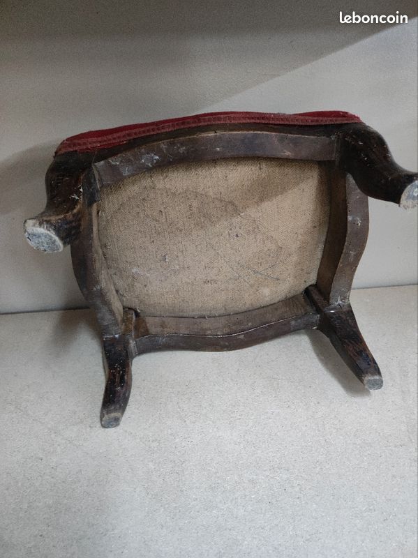 Repose-pied en bois recouvert de velours (image 3)