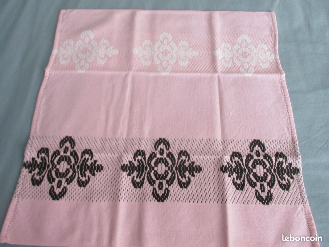 Lot De 4 Sets De Table Et Serviettes MAJOLIQUE, Coton Brodé Main, Motif Rose