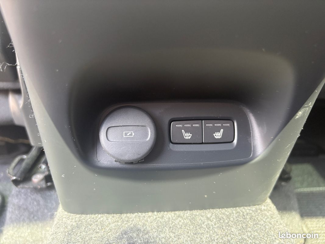 VOLVO XC40 D4 190 AWD INSCRIPTION LUXE GEARTRONIC 190Ch Garantie 12 mois (image 18)