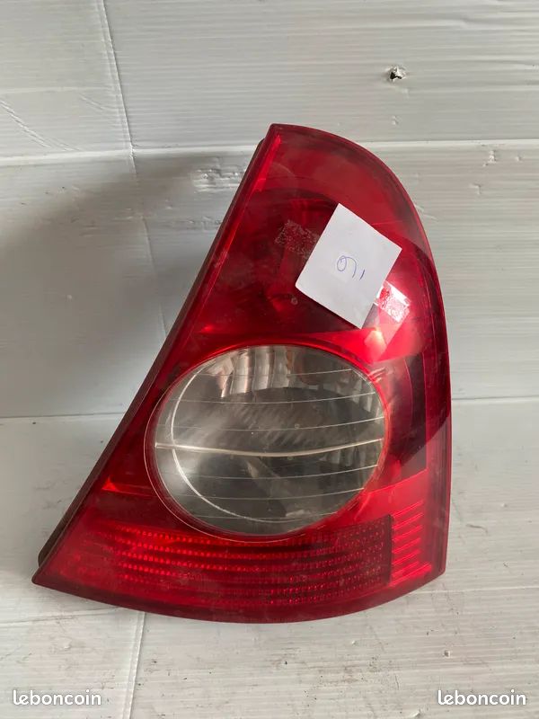 Feu ARD Clio 2 (image 1)