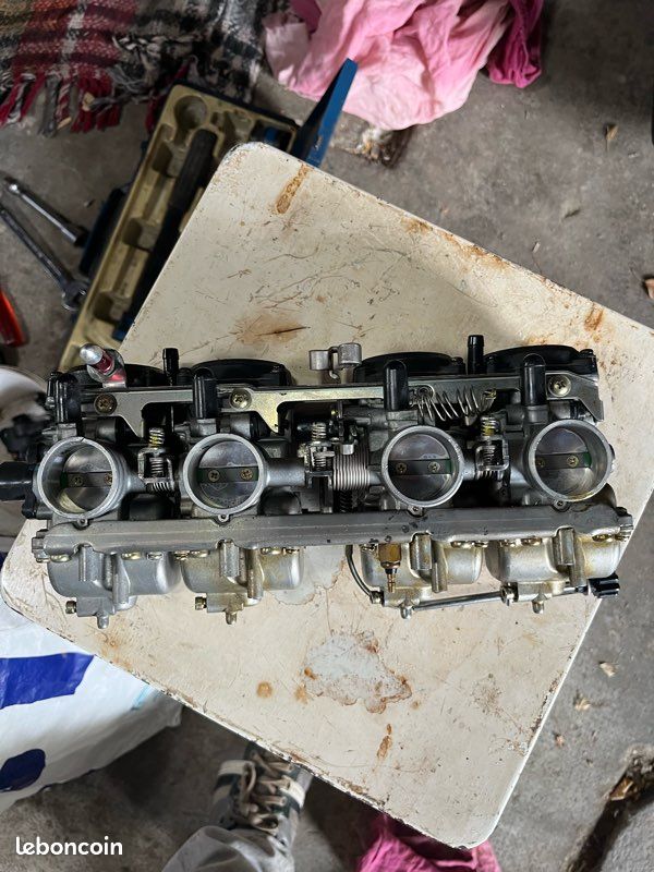 Rampe de carburateur 750 kz (image 3)