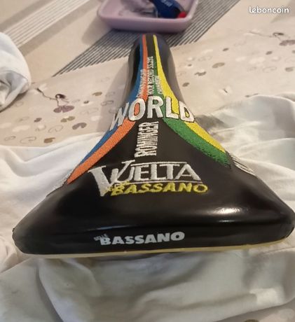 Selle Vélo Vintage Selle Bassano Vuelta Cuir Noir – Fabriquée En Italie, Modèle Racing Fin Pour Vélo De Route
