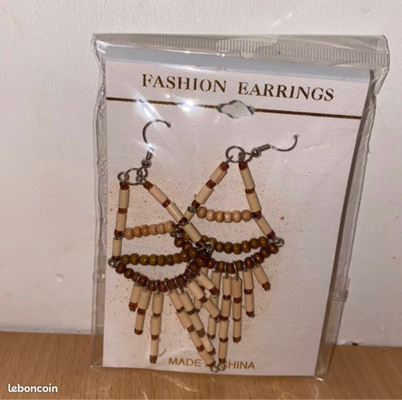Boucles d’oreilles neuves (image 1)