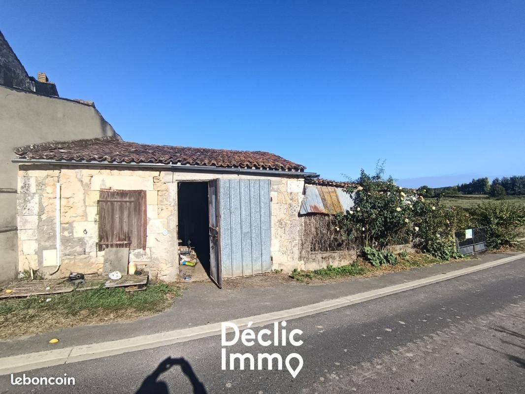 Parking 378 m² · à Saint-Sulpice-d'Arnoult · 378 m² · 36 000 €