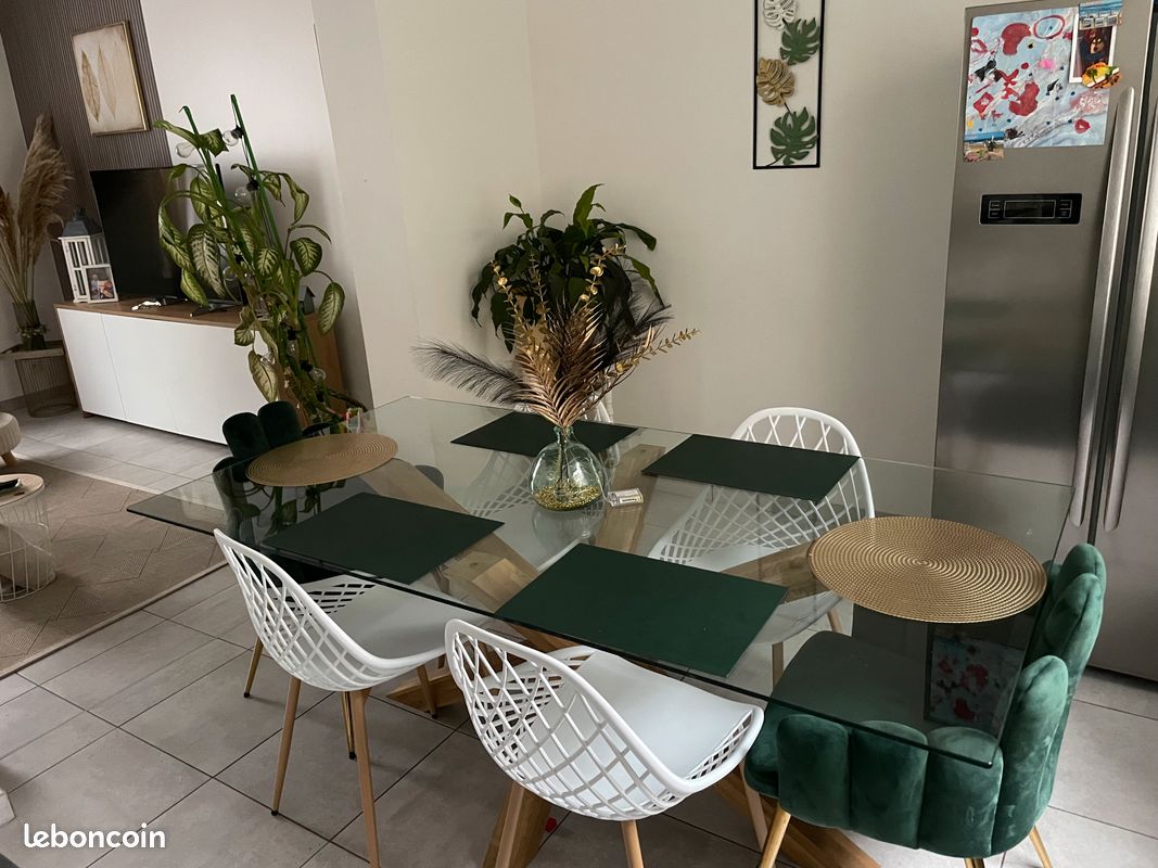 Table en verre (image 1)