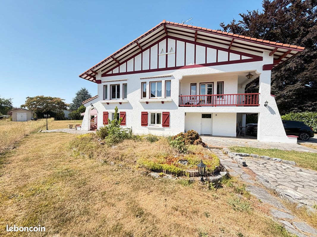 Maison 10 pièces 250 m² · à Bordes · 250 m² · 450 000 €