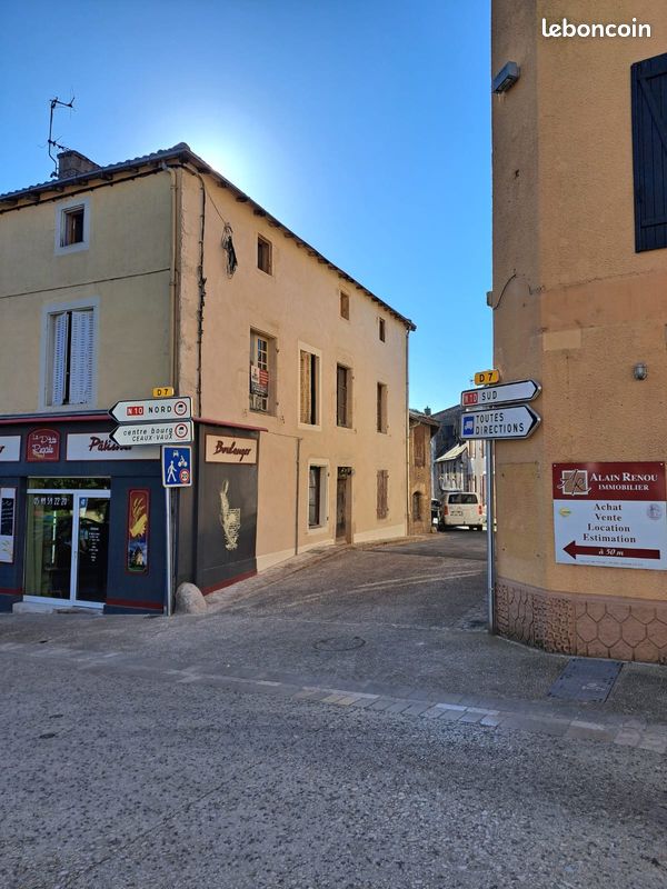 Immeuble 6 pièces 170 m² · à Valence-en-Poitou · 170 m² · 90 000 €