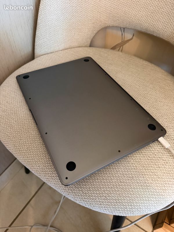 MacBook Air 2019 (image 2)