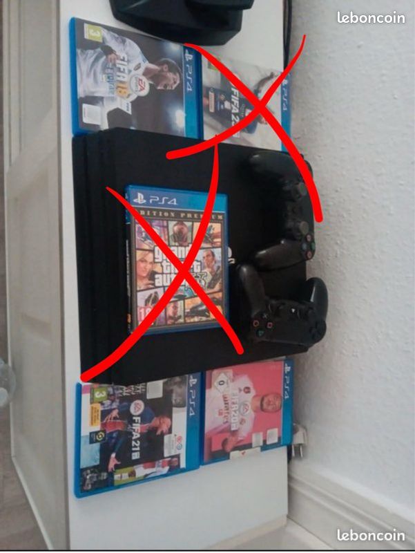 Ps4 pro avec 2 manette et de jeu (image 1)