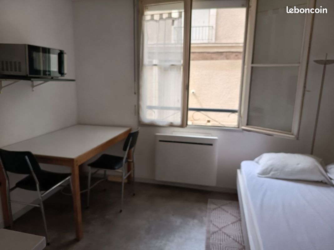Appartement 1 pièce 12 m² · à Angers · 12 m² · 326 €
