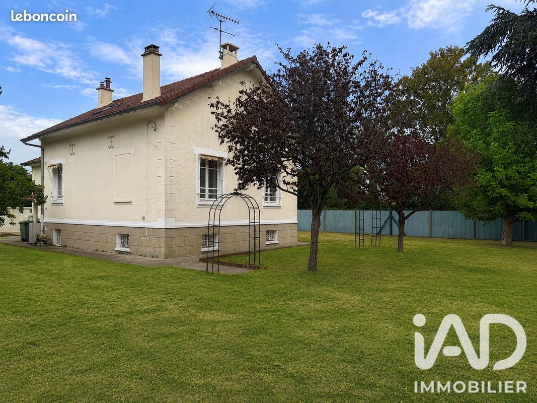 Maison 7 pièces 130 m² · à Le Mesnil-le-Roi · 130 m² · 875 000 €