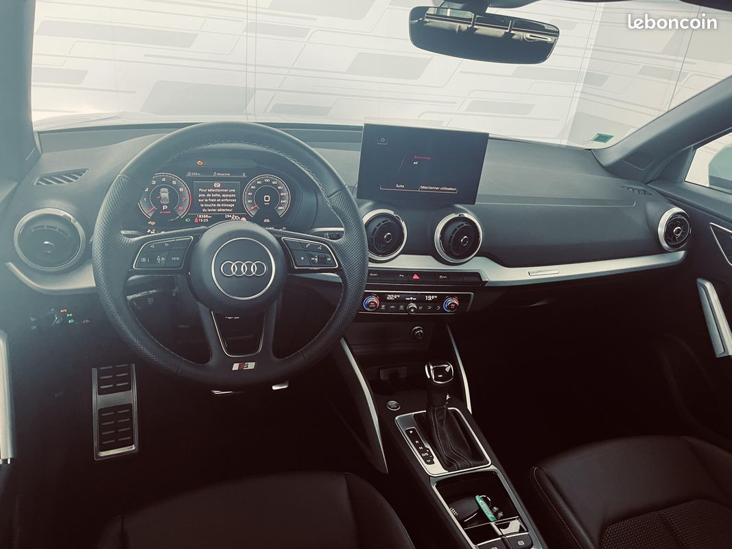 AUDI Q2 35 TFSI 150 S tronic 7 S line (image 9)