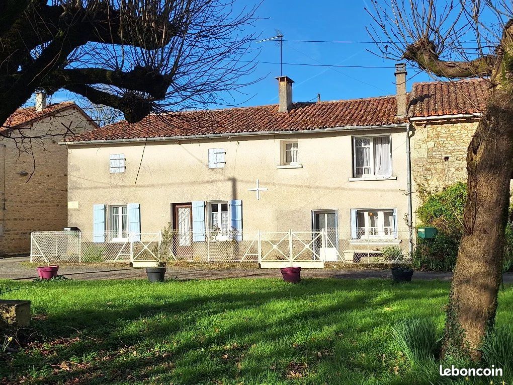 Maison 5 pièces 165 m² · à Saint-Claud · 165 m² · 62 000 €