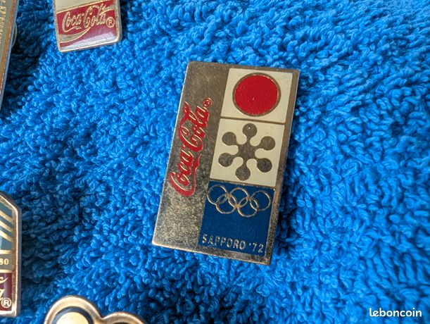 Épinglette olympique de Grenoble 1968 ~ Sponsor ~ Coca Cola ~ Coke ~ Poster commémoratif par HoHo NYC - France
