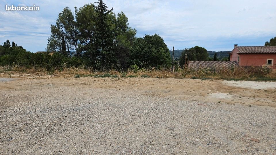 Terrain 450 m² · à Cadenet · 184 900 €