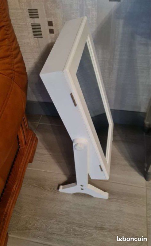 Petite armoire à bijoux (image 3)