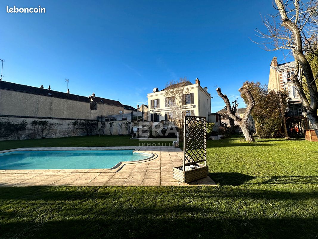 Maison 8 pièces 248 m² · à Montereau-Fault-Yonne · 248 m² · 577 500 €