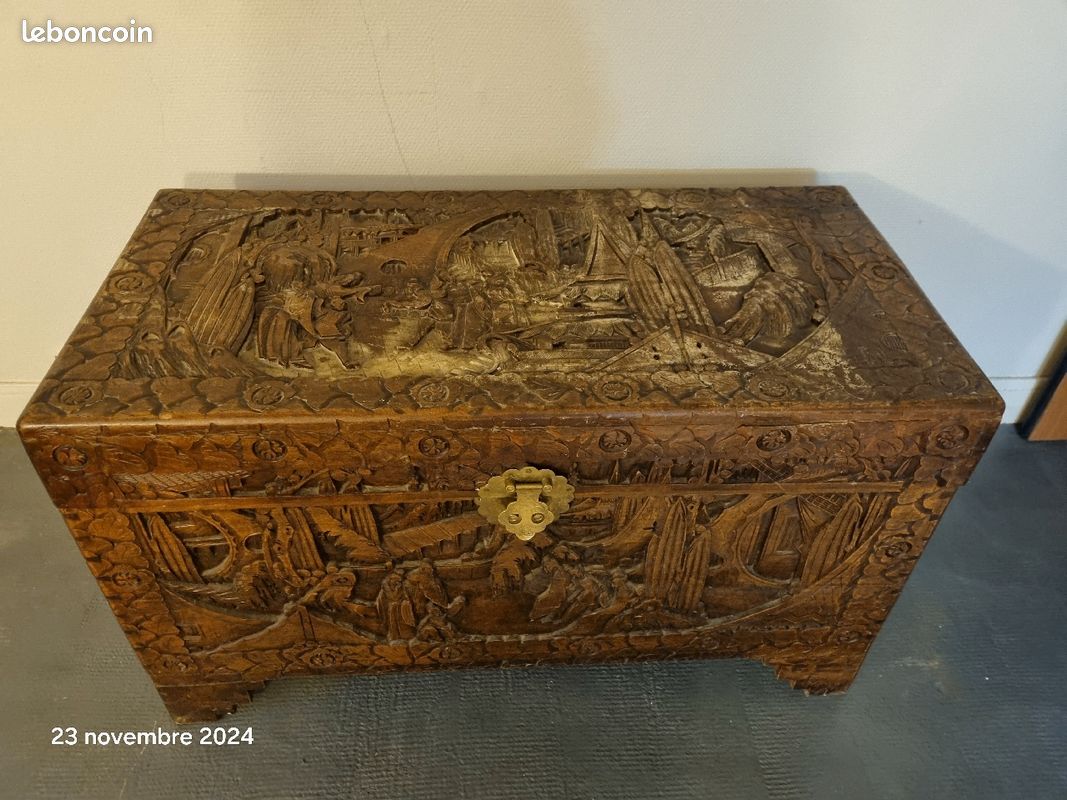 Coffre ancien (image 1)