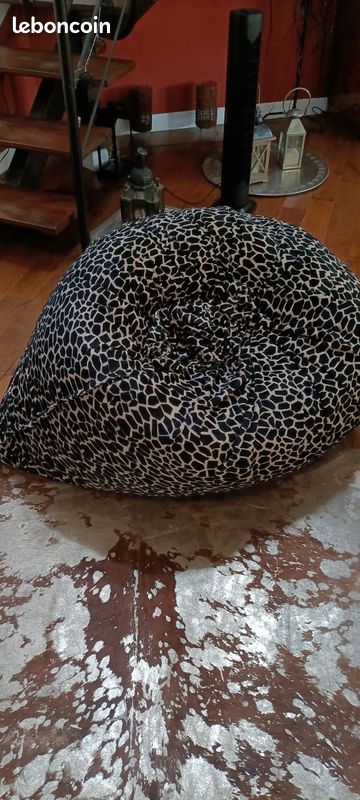 Super big pouf (image 1)