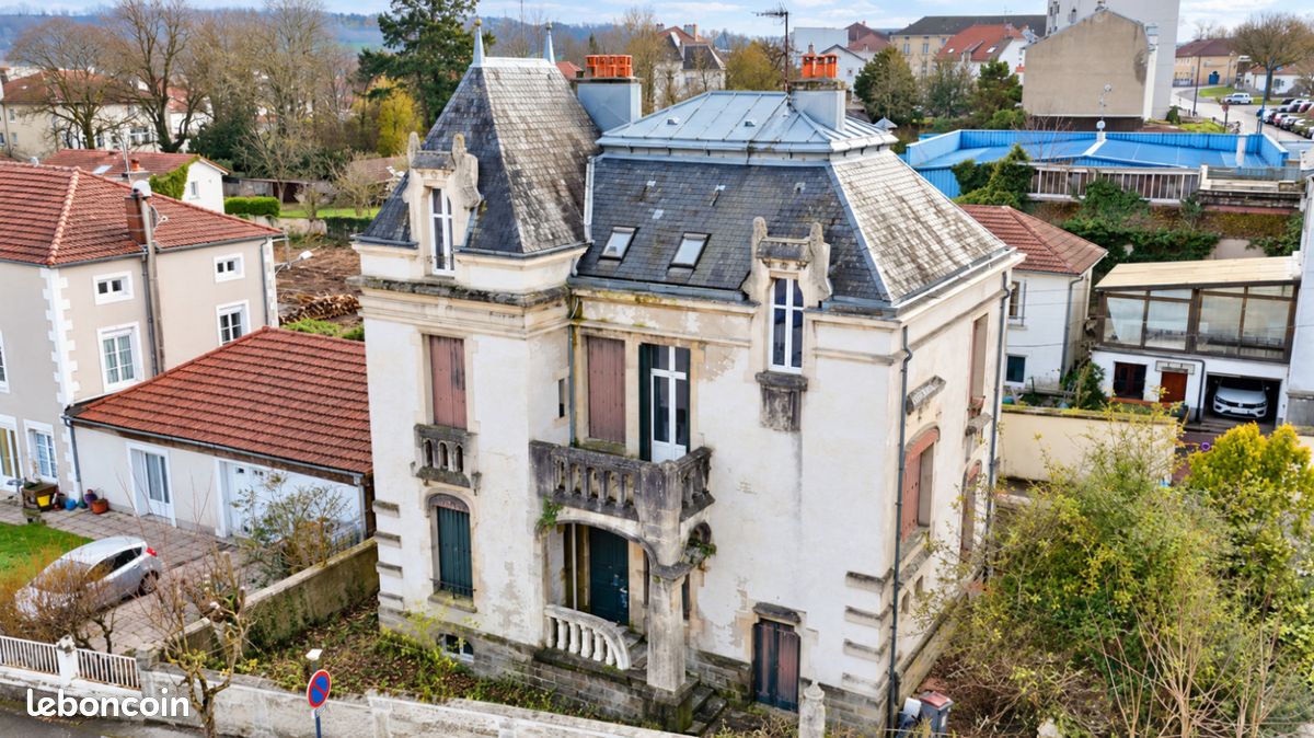 Maison 7 pièces 270 m² · à Mirecourt · 270 m² · 120 000 €