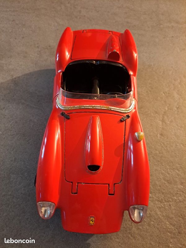 Voiture miniature Ferrari 250 Testa Rossa 1957 - Burago 1/18 - made in Italy - Collection